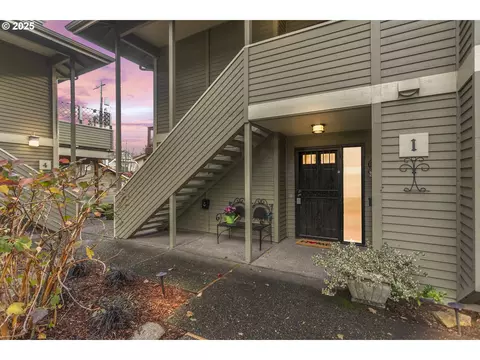 343 5th St #1, Lake Oswego, OR 97034