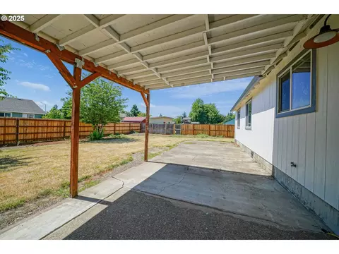 1033 E St, Independence, OR 97351 photo 29