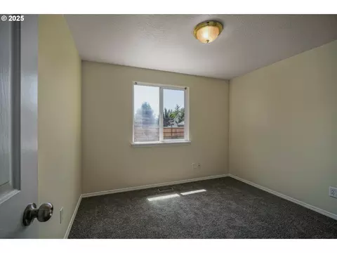 1033 E St, Independence, OR 97351 photo 21
