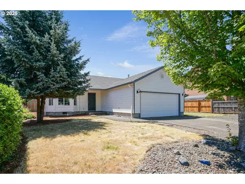 1033 E St, Independence, OR 97351 photo 3