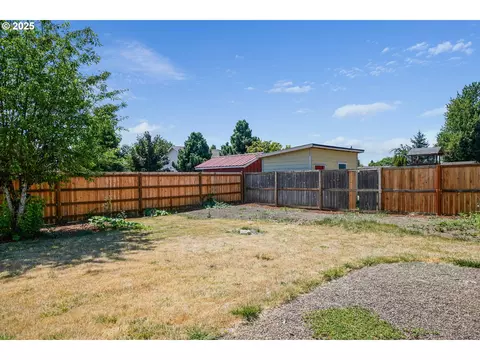 1033 E St, Independence, OR 97351 photo 31