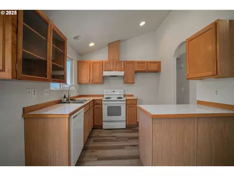 1033 E St, Independence, OR 97351 photo 11