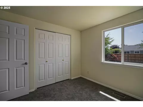 1033 E St, Independence, OR 97351 photo 20