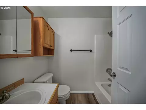 1033 E St, Independence, OR 97351 photo 23
