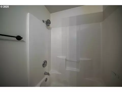 1033 E St, Independence, OR 97351 photo 25