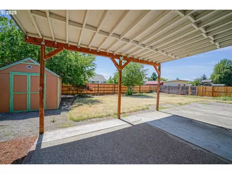 1033 E St, Independence, OR 97351 photo 28