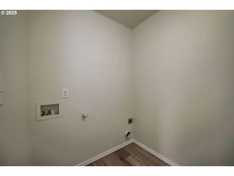 1033 E St, Independence, OR 97351 photo 27