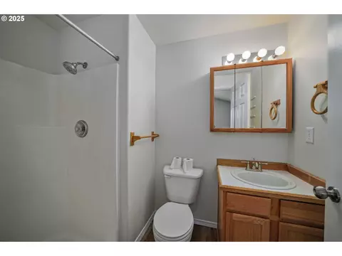 1033 E St, Independence, OR 97351 photo 18