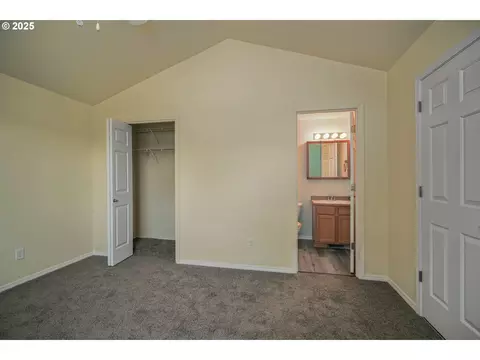 1033 E St, Independence, OR 97351 photo 17