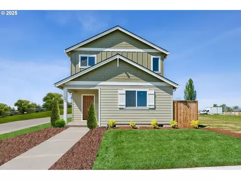 708 Pickering Ln, Woodburn, OR 97071