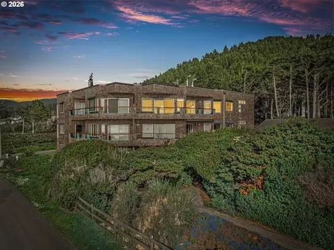 438 Shellmidden Way, Yachats, OR 97498