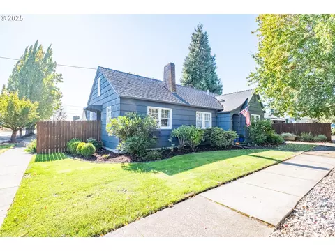 906 SW 11th Ave, Albany, OR 97321