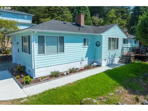 29785 Hound Dog Rd, Gold Beach, OR 97444