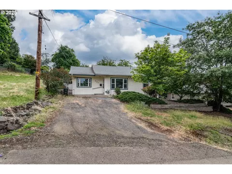 731 NE Casper St, Roseburg, OR 97470