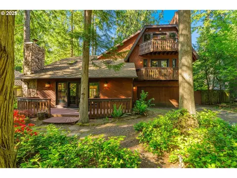 65257 E Sandy River Ln, Rhododendron, OR 97049