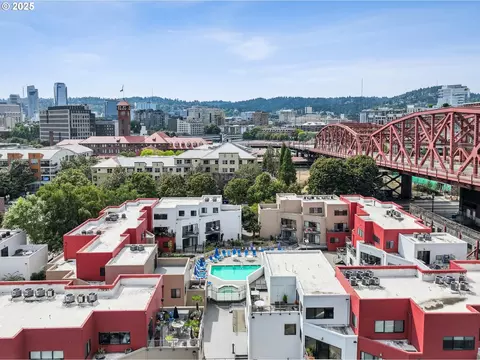 1010 NW Naito Pkwy #M-10, Portland, OR 97209