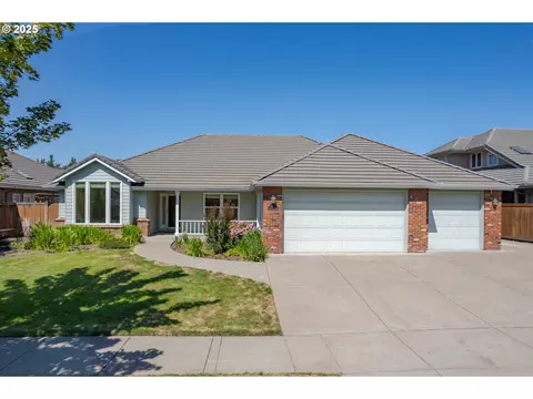 862 Mckenzie Crest Dr, Springfield, OR 97477