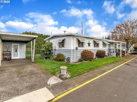 2902 E 2nd St #98, Newberg, OR 97132