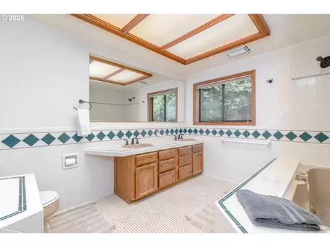 Bath - 42440 SE Wildcat Mountain Dr, Sandy, OR 97055 photo 1 of 4