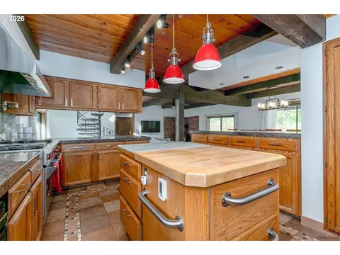 Kitchen - 42440 SE Wildcat Mountain Dr, Sandy, OR 97055 photo 2 of 4
