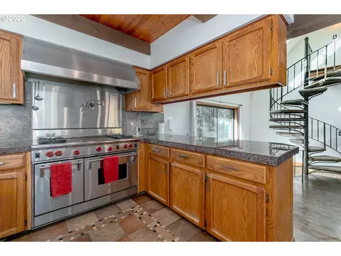 Kitchen - 42440 SE Wildcat Mountain Dr, Sandy, OR 97055 photo 4 of 4