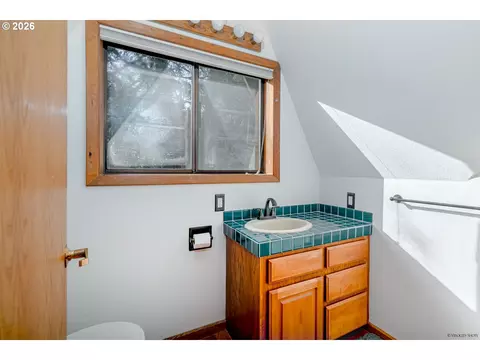 Bath - 42440 SE Wildcat Mountain Dr, Sandy, OR 97055 photo 3 of 4