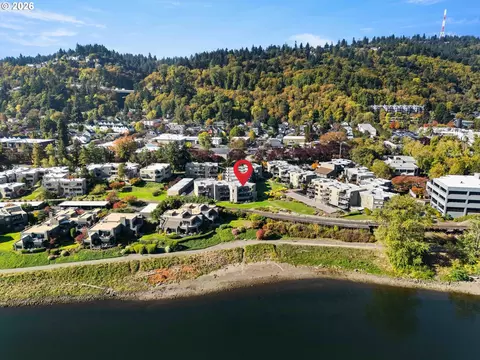 5630 S Riverside Ln #16, Portland, OR 97239