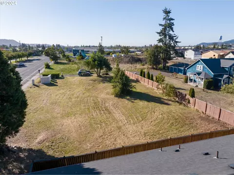 48 North 49th Street, Springfield, OR 97478
