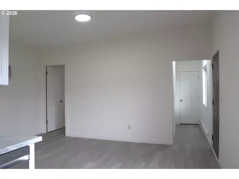Living - 316 SW 22nd St, Pendleton, OR 97801 photo 3 of 3