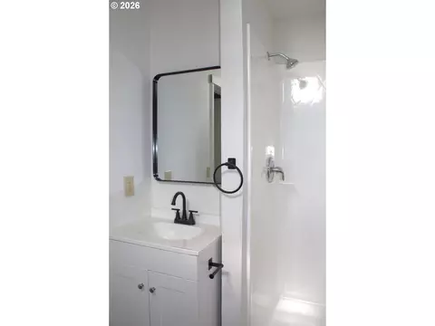 Bath - 316 SW 22nd St, Pendleton, OR 97801 photo 1 of 1