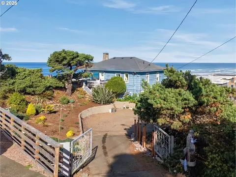 1093 NW 8th Ct, Lincoln City, OR 97367