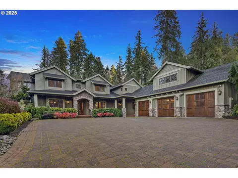 17980 S Hidden Lake Dr, Oregon City, OR 97045