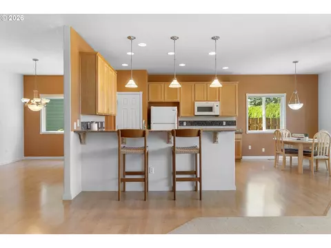 Kitchen - 6473 SE 31st Ter, Gresham, OR 97080 photo 1 of 4