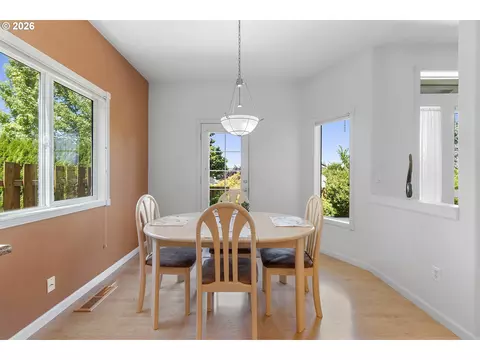 Dining - 6473 SE 31st Ter, Gresham, OR 97080 photo 2 of 2