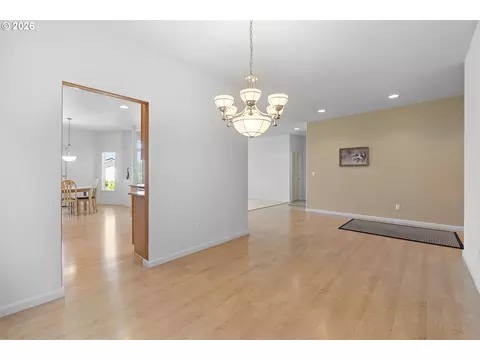 Dining - 6473 SE 31st Ter, Gresham, OR 97080 photo 1 of 2