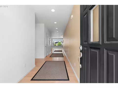 Entry Way - 6473 SE 31st Ter, Gresham, OR 97080 photo 1 of 2