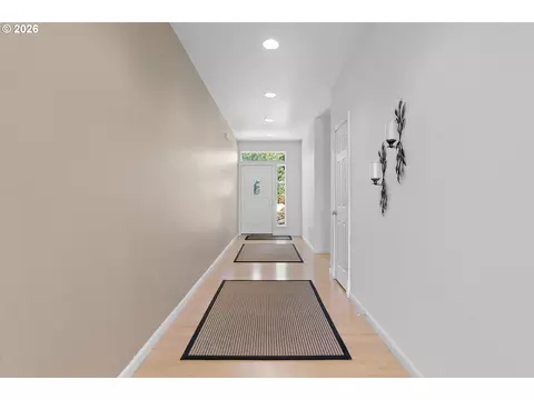 Entry Way - 6473 SE 31st Ter, Gresham, OR 97080 photo 2 of 2
