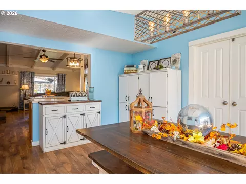 Dining - 3344 SE Hillyard Rd, Gresham, OR 97080 photo 3 of 3