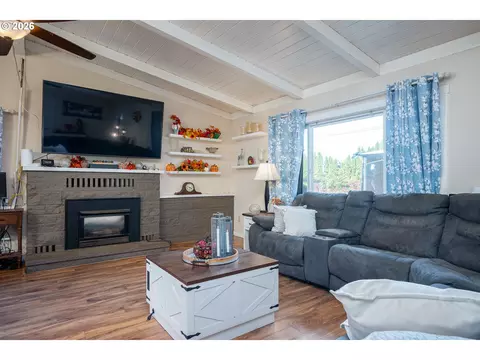 Living - 3344 SE Hillyard Rd, Gresham, OR 97080 photo 1 of 2