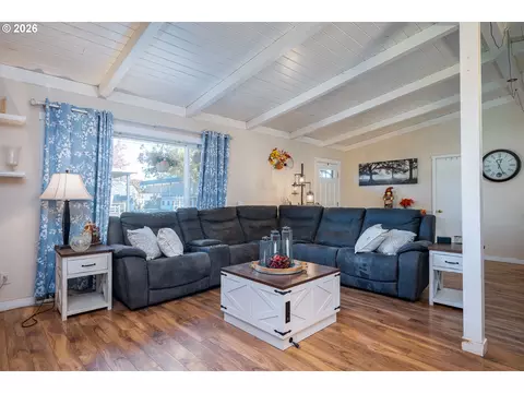 Living - 3344 SE Hillyard Rd, Gresham, OR 97080 photo 2 of 2