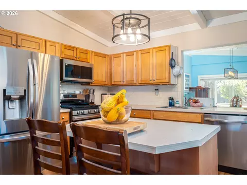 Kitchen - 3344 SE Hillyard Rd, Gresham, OR 97080 photo 3 of 6