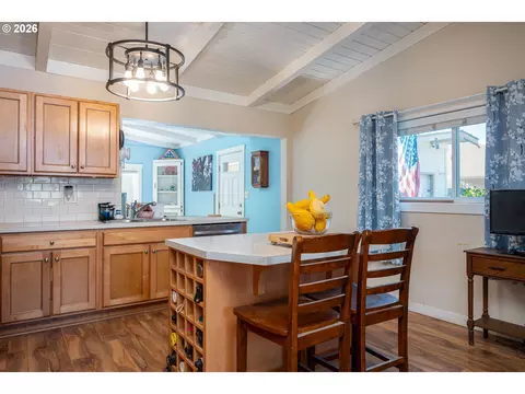 Kitchen - 3344 SE Hillyard Rd, Gresham, OR 97080 photo 2 of 6