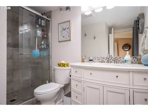 Bath - 3344 SE Hillyard Rd, Gresham, OR 97080 photo 1 of 2