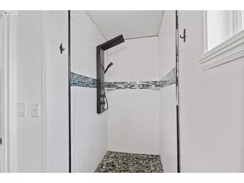 Bath - 645 5th St, Myrtle Point, OR 97458 photo 2 of 3
