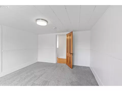 Bedroom - 645 5th St, Myrtle Point, OR 97458 photo 6 of 8