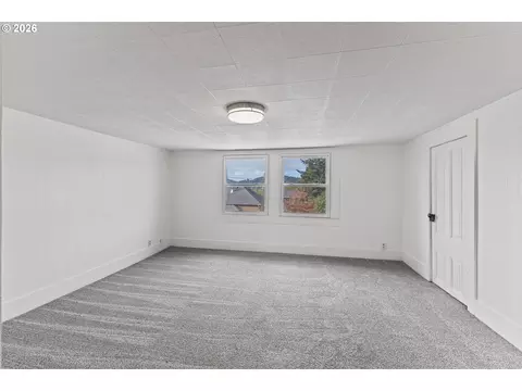 Bedroom - 645 5th St, Myrtle Point, OR 97458 photo 3 of 8