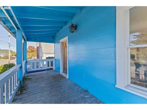 Exterior - 645 5th St, Myrtle Point, OR 97458 photo 1 of 6