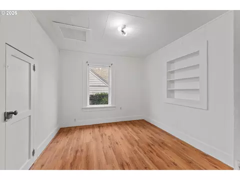 Bedroom - 645 5th St, Myrtle Point, OR 97458 photo 1 of 8