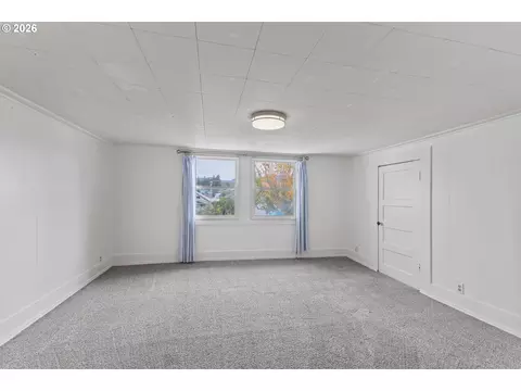 Bedroom - 645 5th St, Myrtle Point, OR 97458 photo 7 of 8