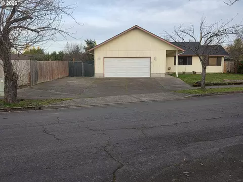 557 S 44th St, Springfield, OR 97478